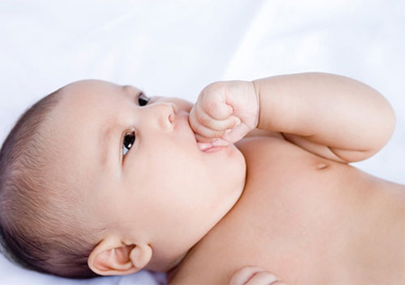 Trẻ hay mút tay có thể bị hô răng